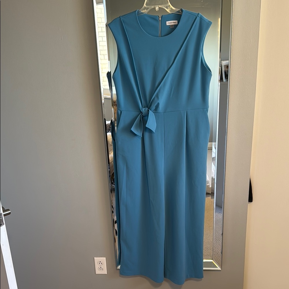 Elegant Blue Sleeveless Jumpsuit.Pockets. Zipper in the back.Size 14.